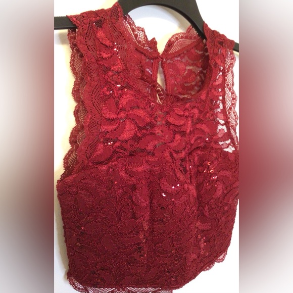 My Michelle burgundy lace lined crop top size 1 - Picture 2 of 7